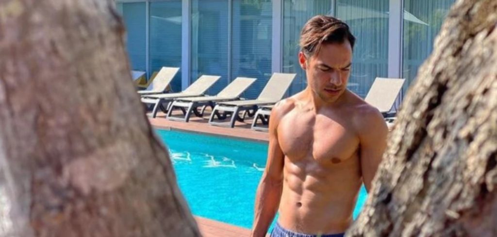 Tiago Aldeia surge em tronco nu no filme "Homo Verum" e deixa mulheres com calor