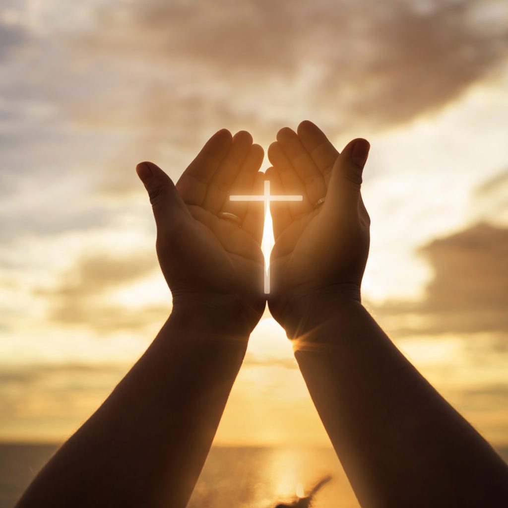 Homem fez-se passar por Deus e burlou idosa em 300 mil euros