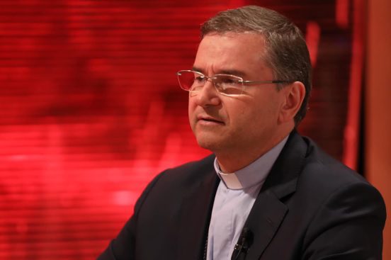 D. Américo Aguiar quer políticos a ganhar mais dinheiro