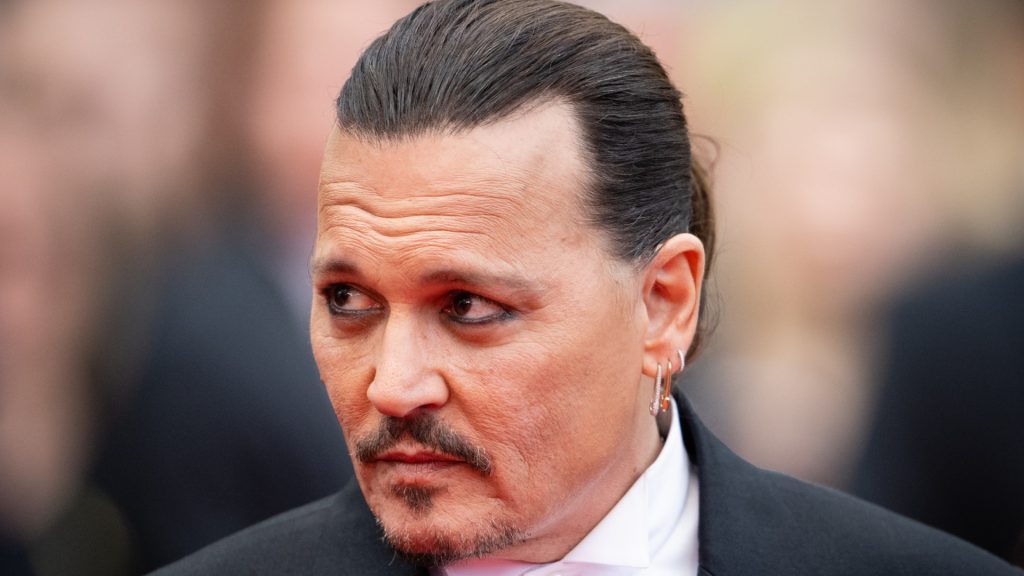 Hollywood Vampires cancelam concertos após Johnny Depp ser encontrado inconsciente