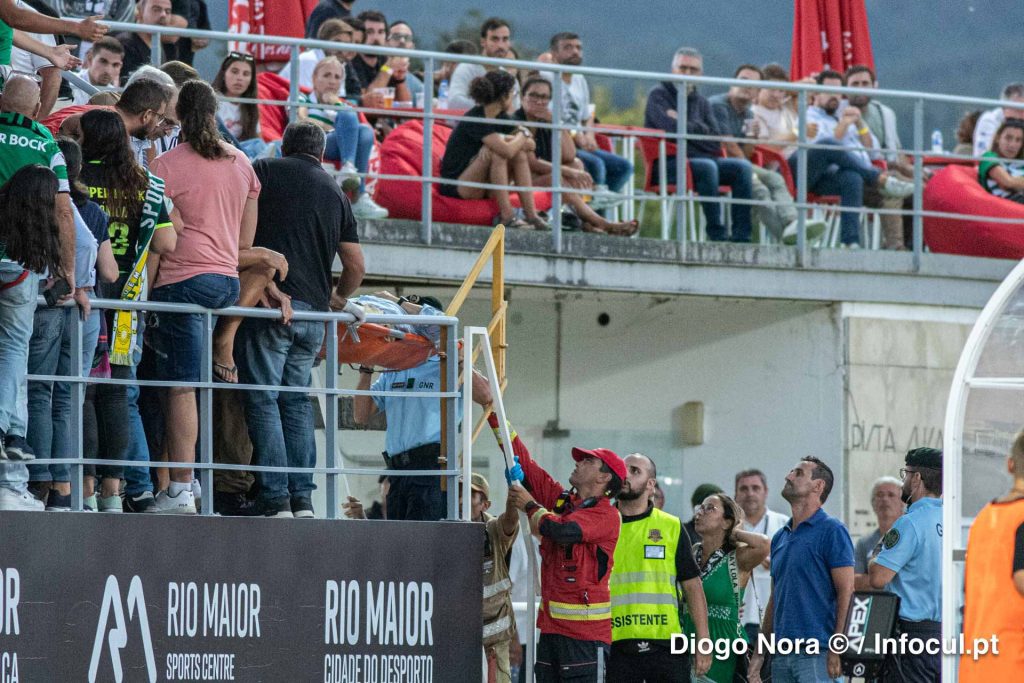 Adepto assistido no Casa Pia-Sporting foi transferido para o Hospital São José