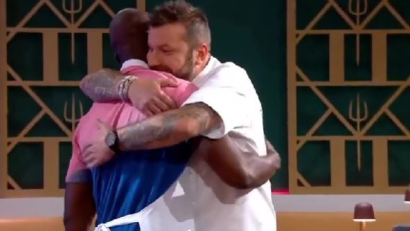 Hell's Kitchen: Obikwelu em lágrimas e Stanisic abraça-o