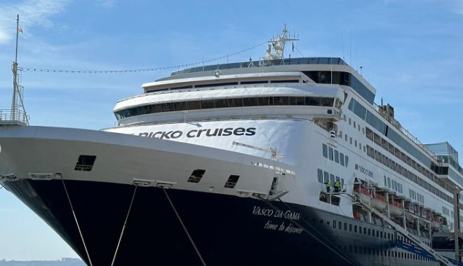 Navio de Mário Ferreira inicia volta ao mundo com "70 mil garrafas de água, 31 mil litros de cerveja, 20 mil litros de refrigerantes, 20 mil litros de vinho, 4 mil litros de champanhe e espumante"