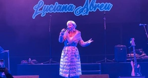 Luciana Abreu enfrentou problemas de som no Luxemburgo mas deu concerto "por respeito, consideração e gratidão ao meu público"