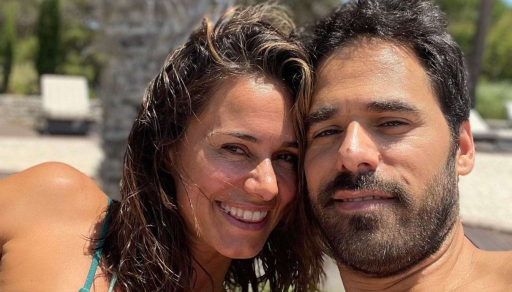Férias continuam atribuladas e Cláudia Vieira mostra-se com a filha no hospital