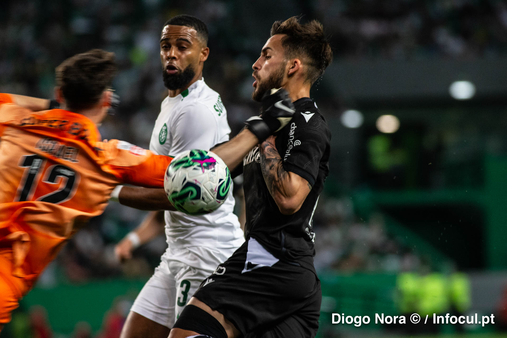 Sporting vence Vitória SC por 3-0