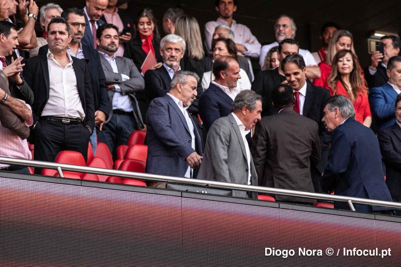 famosos-na-tribuna-presidencial-do-est-dio-da-luz-para-assistir-ao