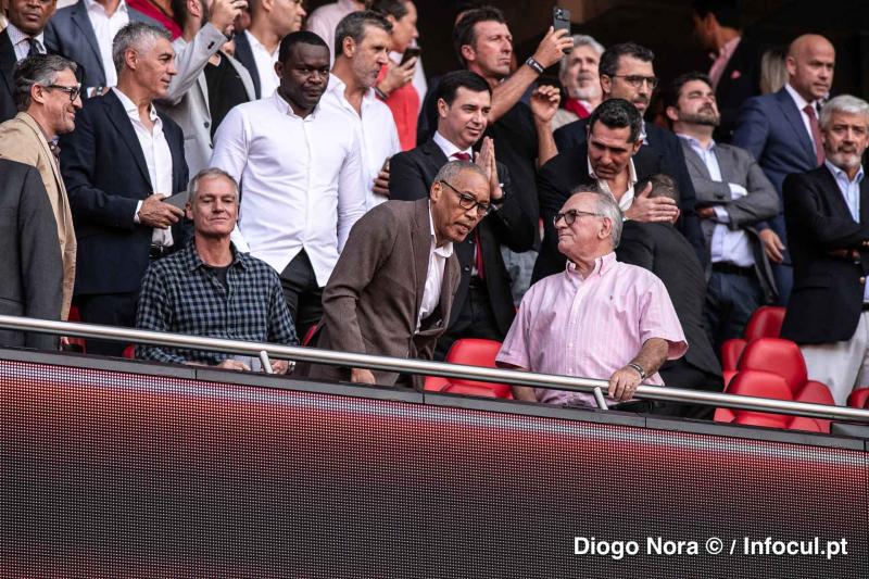 famosos-na-tribuna-presidencial-do-est-dio-da-luz-para-assistir-ao